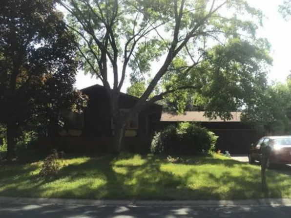 2190 Mississippi Cir, New Brighton, MN 55112