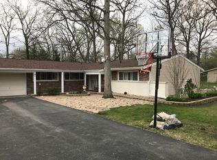 5 Cambridge Ln, Lincolnshire, IL 60069