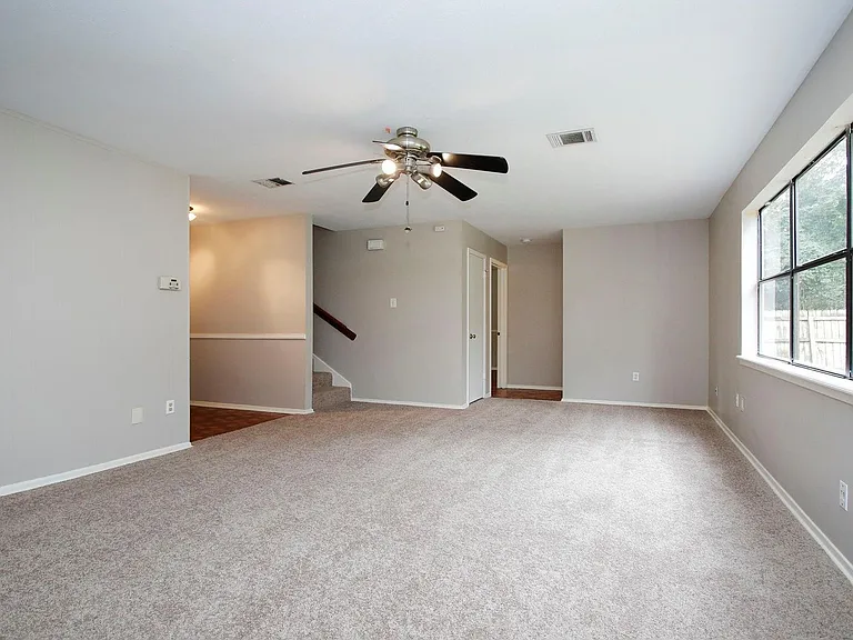 1 Greeningdon St — Photo 5