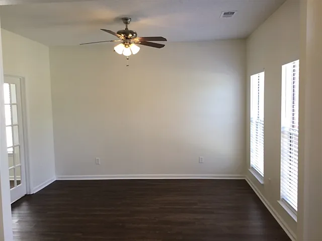 1425 Gemstone Blvd — Photo 4