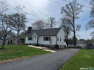 27 Brookdale Rd, Fairfield, CT 06824