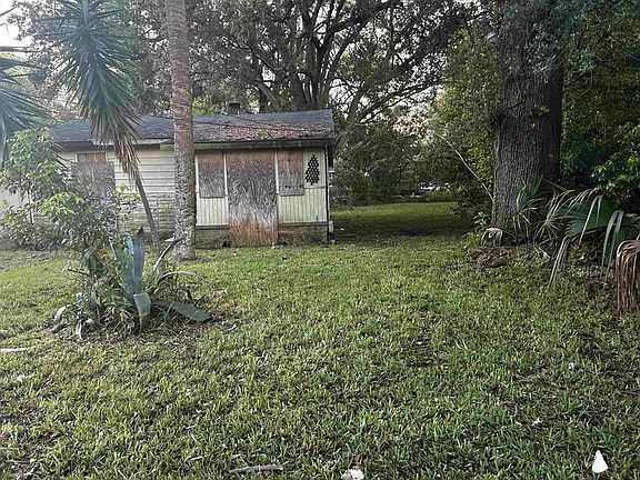 2nd image of 916 W 31st St