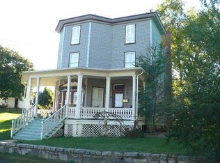 105 N Hawksbill St, Luray, VA 22835