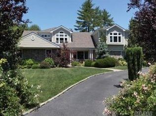 195 Walnut Ln, Manhasset, NY 11030