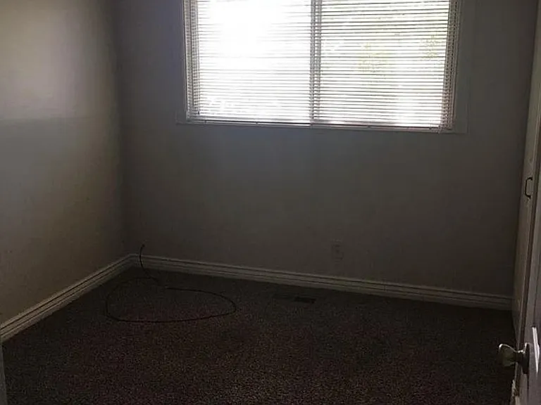 1905 Riviera Cir — Photo 17