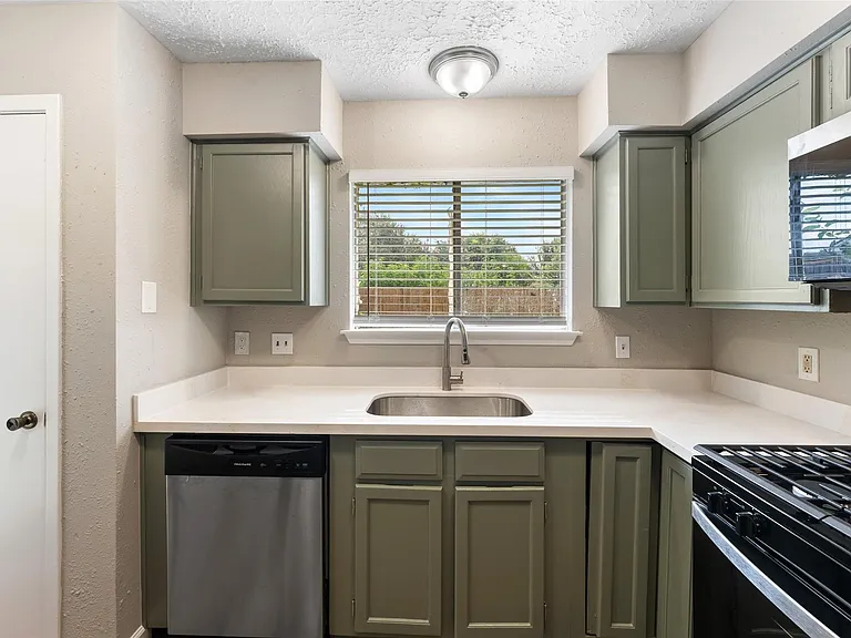 2327 Rittenmore Dr — Photo 7