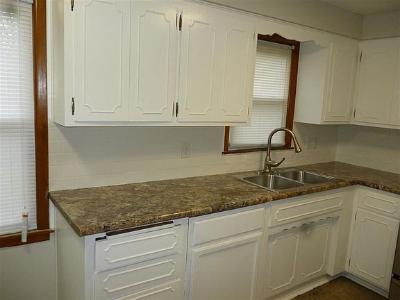 4th image of 2618 Skokie Dr