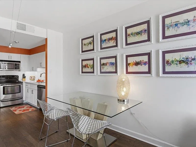 1 bed, 1.0 bath, 744 sqft, $1,050 — Photo 4
