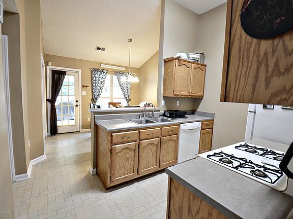5th image of 795 Burton Ln