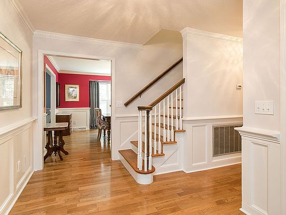 4th image of 202 Lakeview Dr
