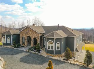 1272 Blue Mountain Dr, Bangor, PA 18013