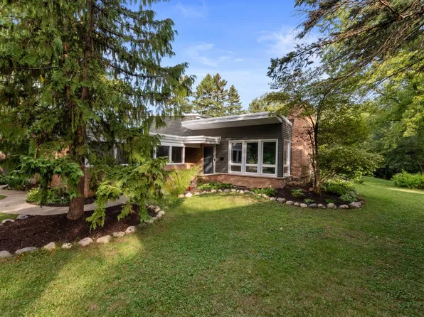 168 East Spooner ROAD, Fox Point, WI 53217