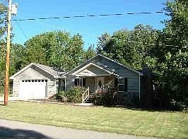 1st image of 840 Oak Park Dr
