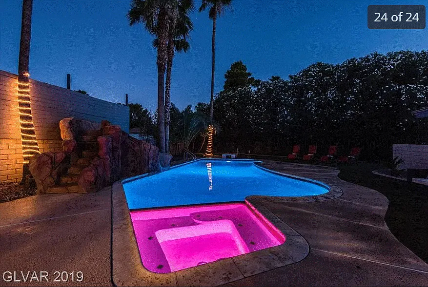 6 bed, 3227 sqft, $3,900 — Photo 2