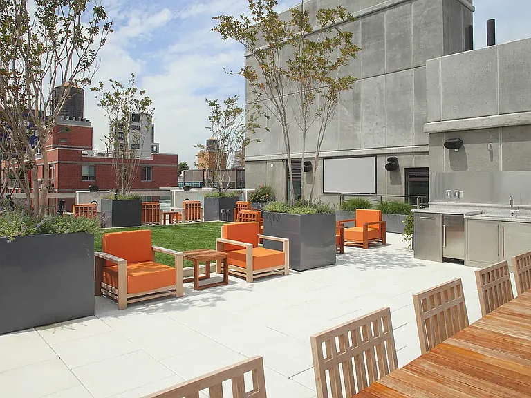 500 W 23rd St #8D — Photo 32