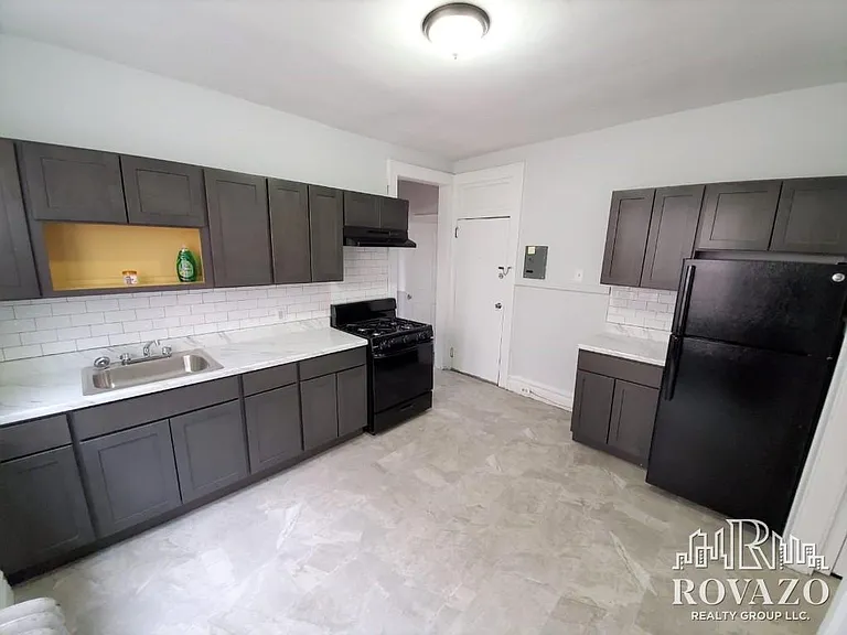 81 Montgomery Ave #2A — Photo 1