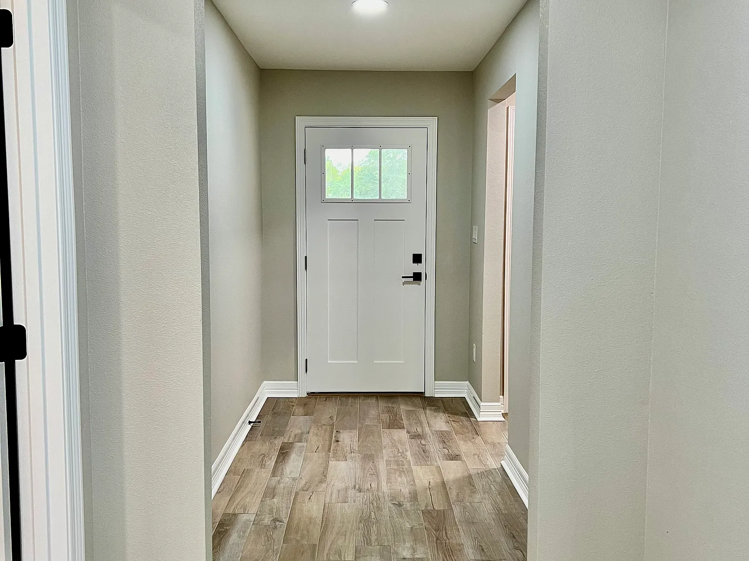 565 S 28th St — Photo 3