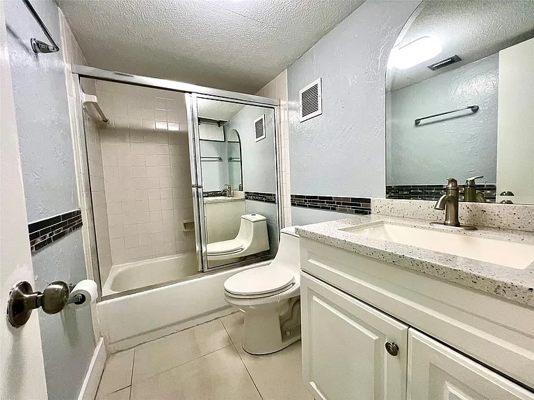 7450 NW 17th St #110 — Photo 17