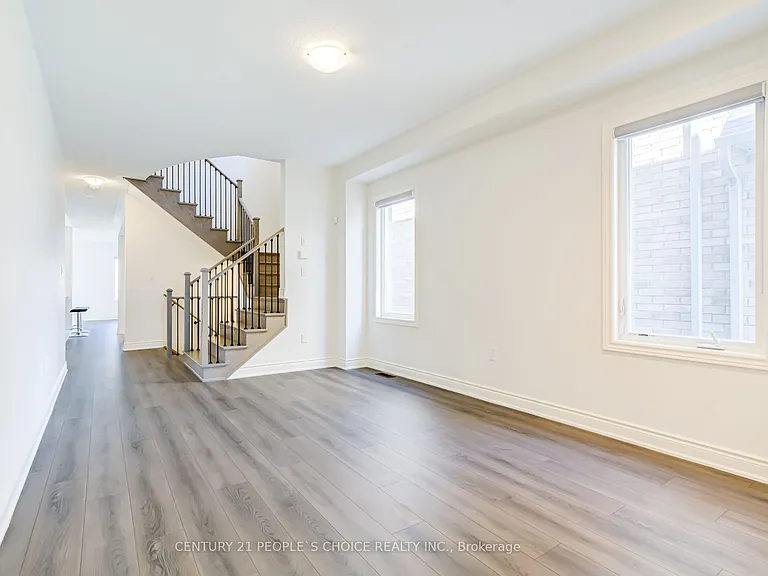 2237 Crystal Dr — Photo 5