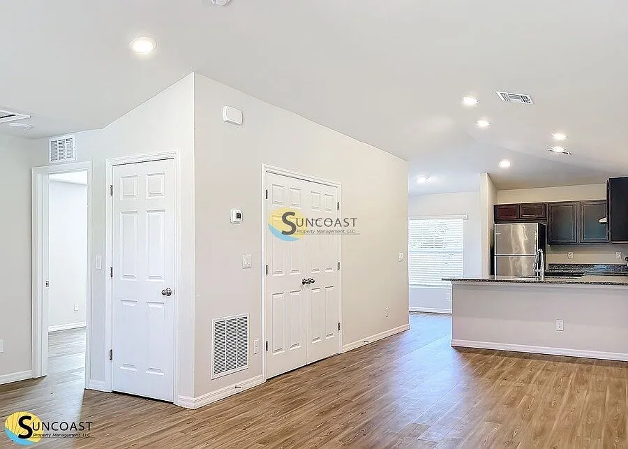 Apply Before 9/25 To Get A Full Month Free On Your Lease — Photo 3
