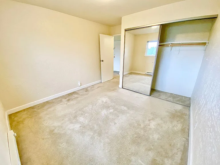 424 19th Ave E — Photo 32