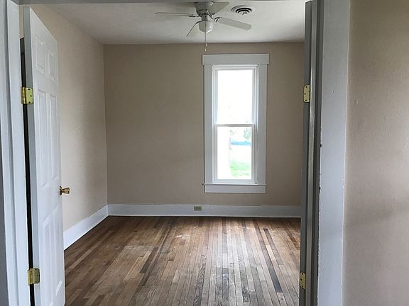 3rd image of 108 N Shawnee St