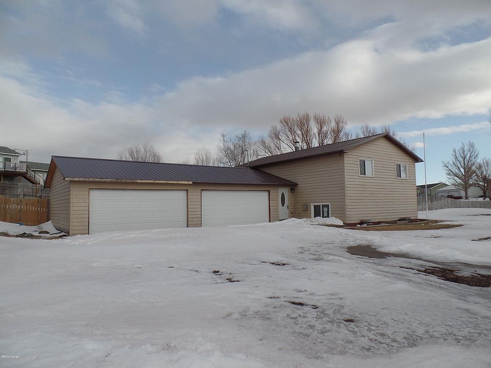 1st image of 325 Willow Creek Dr