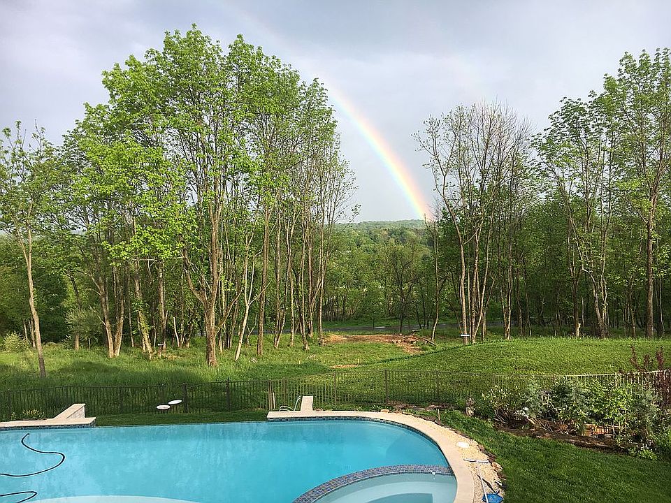 2nd image of 5823 Ridgeview Dr