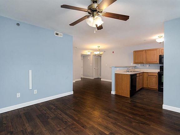 4th image of 2490 Lampong Dr APT 100B