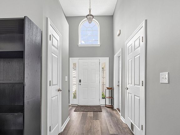 4th image of 464 Carolina Woods Dr.