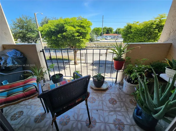 1075 W 68th St APT 116, Hialeah, FL 33014