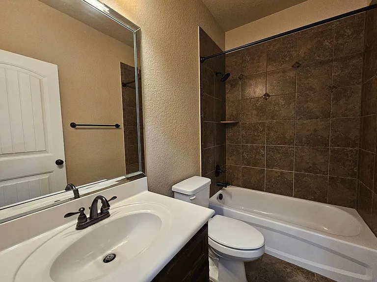 6211 Newcastle Dr — Photo 24