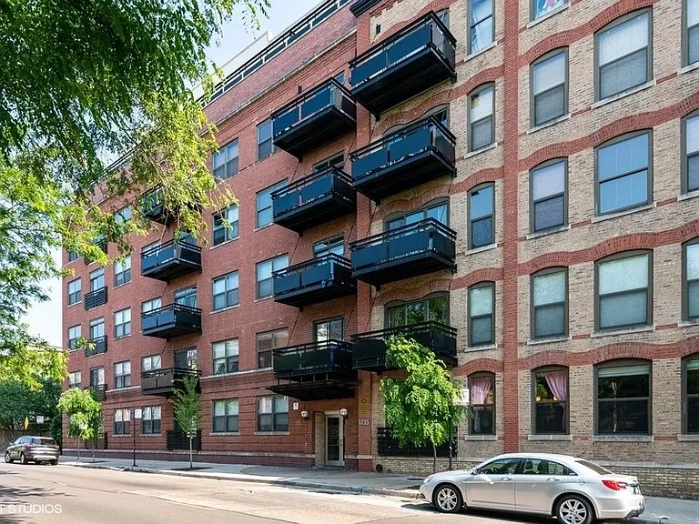 1735 W Diversey Ave #504 — Photo 5