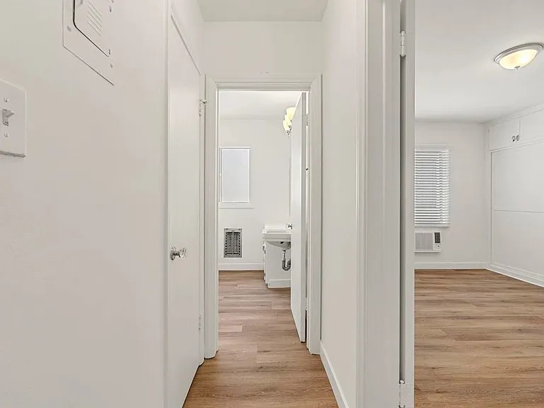 349 N Palm Dr #6 — Photo 15