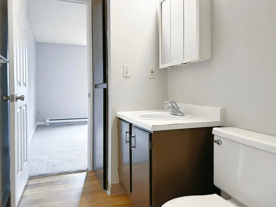 Adams Square | Bathroom