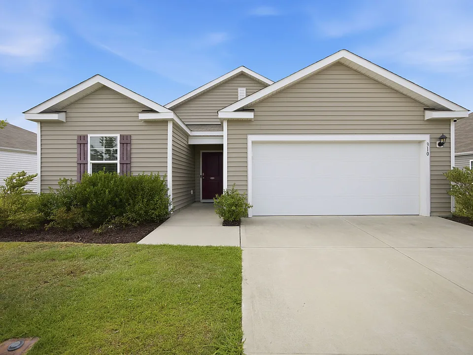 310 Kite Cir NE