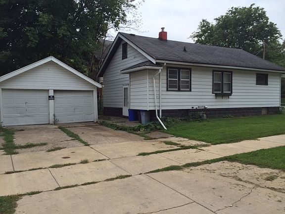 3rd image of 402 Foster Ave