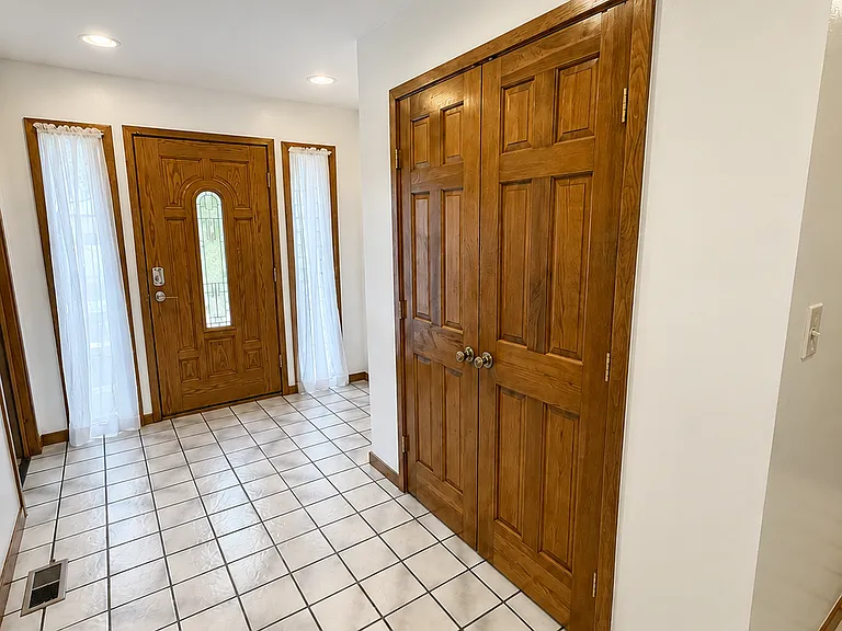 793 Collingwood Dr — Photo 3