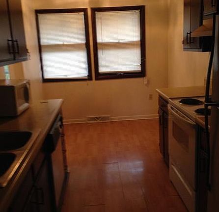 3rd image of 216 Oakview Dr APT 10