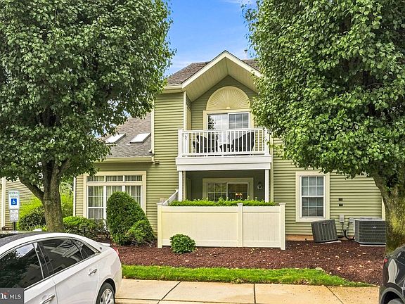 4th image of 2202B Yarmouth Ln