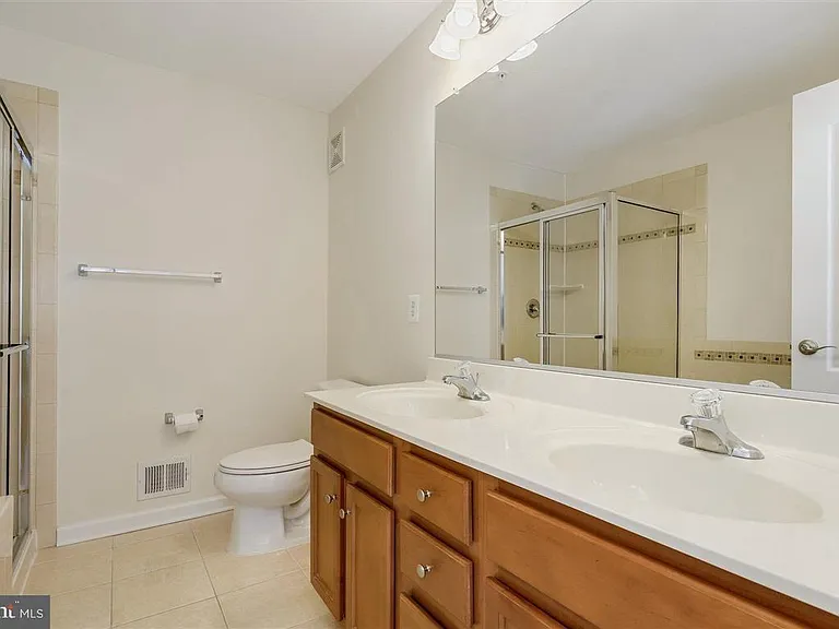 15221 Leicestershire St — Photo 9