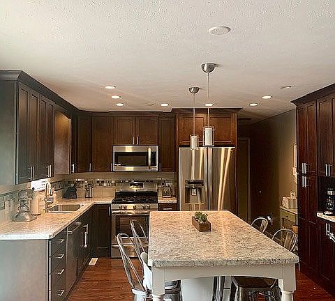 4th image of 905 Deerfield Ln