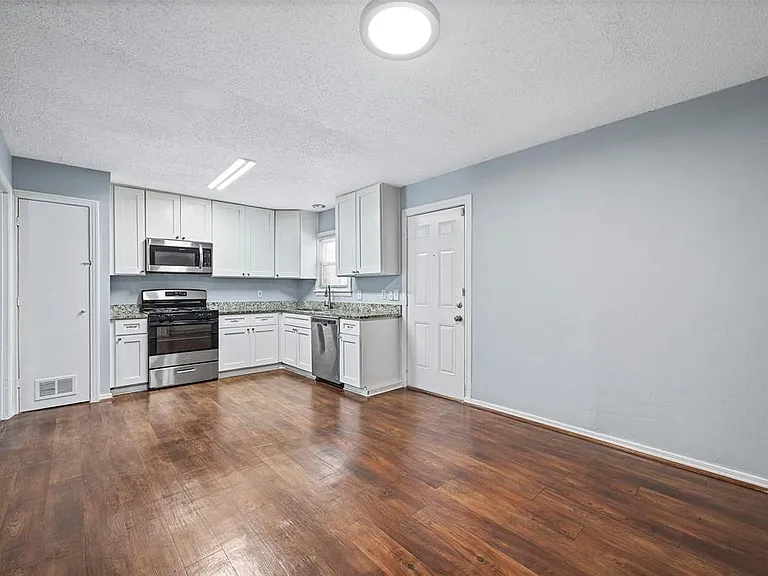 325 Paddy St — Photo 5