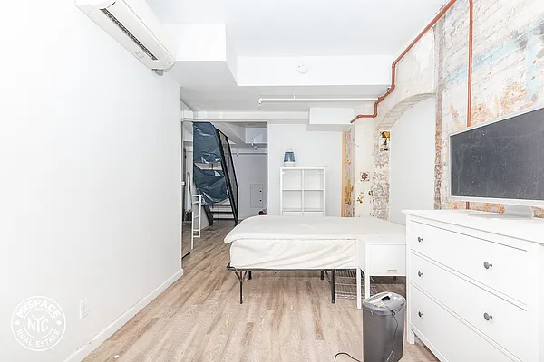 Rented by MySpaceNYC | media 51