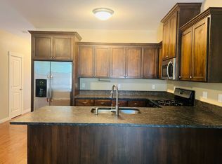 Move In By 10/15 Get All Of November Rent Free! | Charming, Air-Conditioned Townhouse, Wilsonville, OR 97070