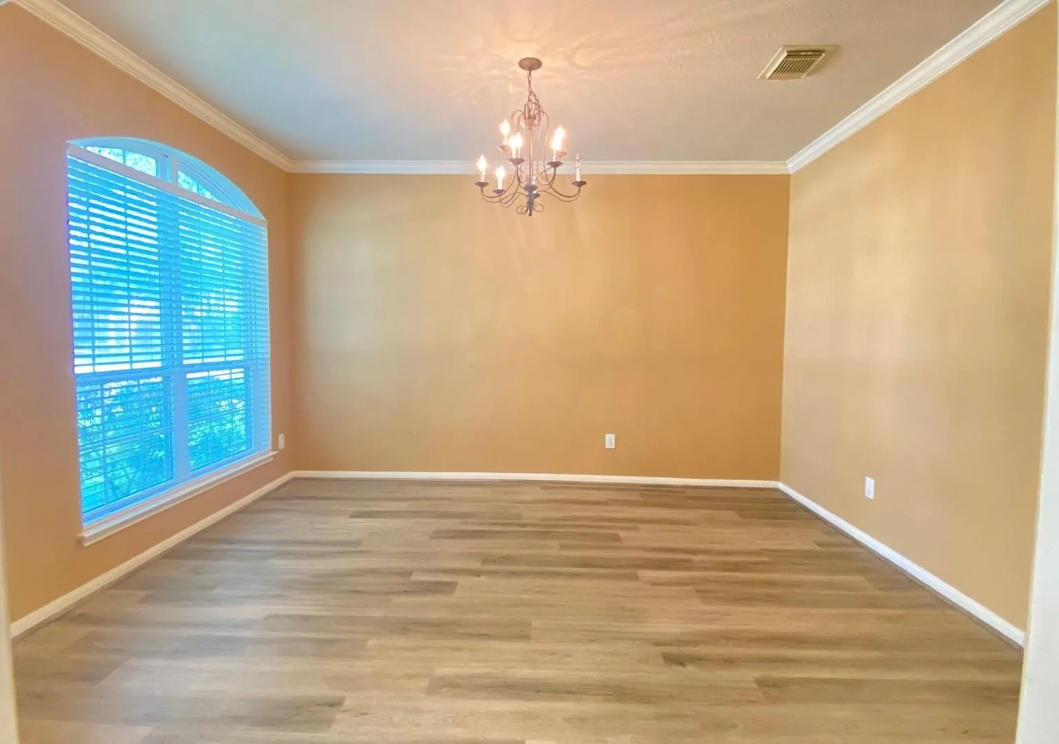 4 bed, 3.5 bath, 2831 sqft, $2,875 — Photo 4