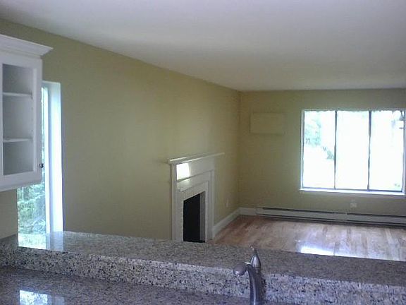 5th image of 28 Townhouse Court #28