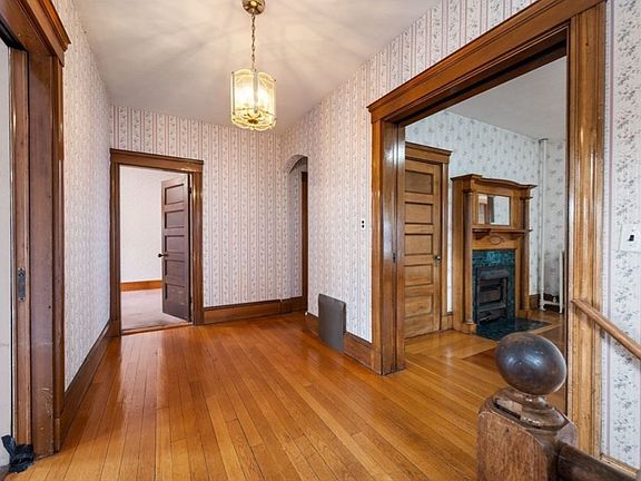 4th image of 27 Willis St Floor 2