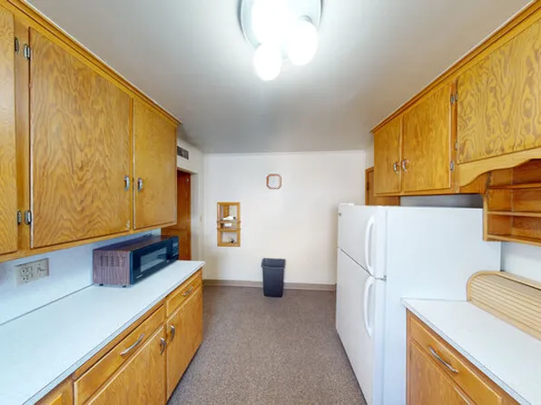 218 N 12th St #4, Bismarck, ND 58501