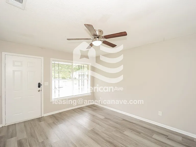 1216643_006_wm_-_living_room_12925655.jpg
